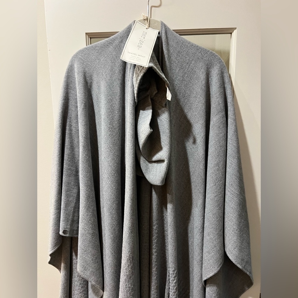 New with tags Met-Sea classic travel wrap, color gray.